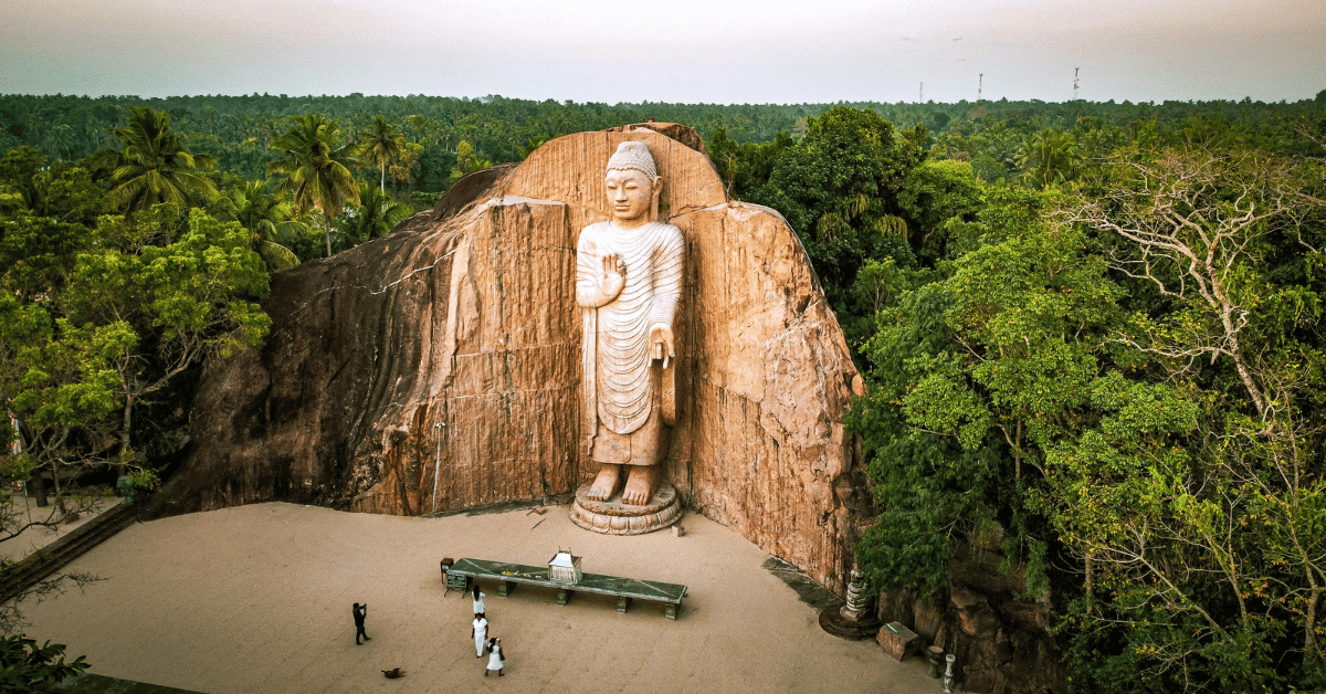 majestic-buddha-statue-a-symbol-of-peace